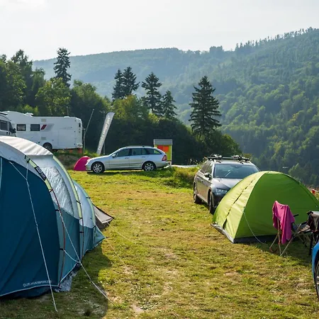 Kemp Zwalisko Camper Park Parcela Na Namiot