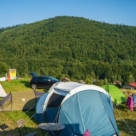 Zwalisko Camper Park Nocleg W Wynajetym Namiocie Camping *