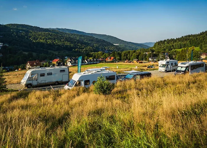 Kemp Zwalisko Camper Park Parcela Na Namiot